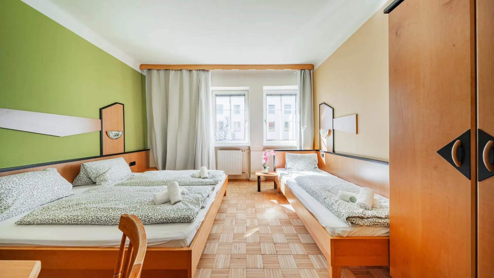 Vienna West Business Inn contacts