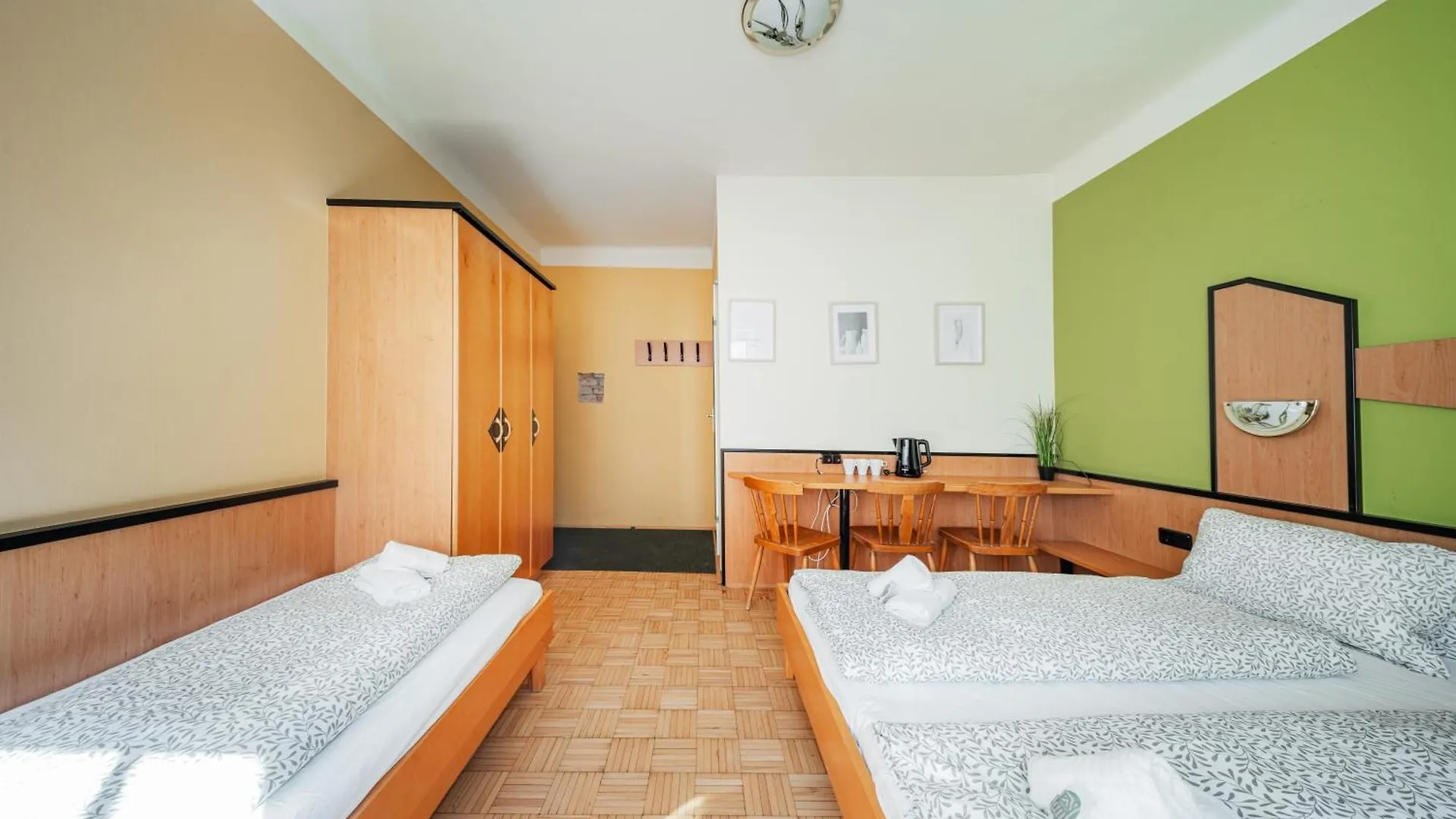 Vienna West Business Inn 2*,