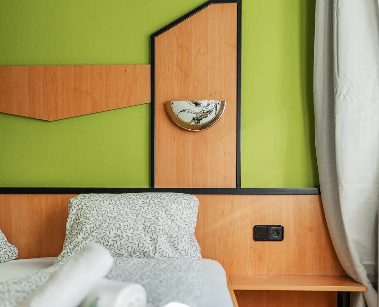 Vienna West Business Inn Hotel