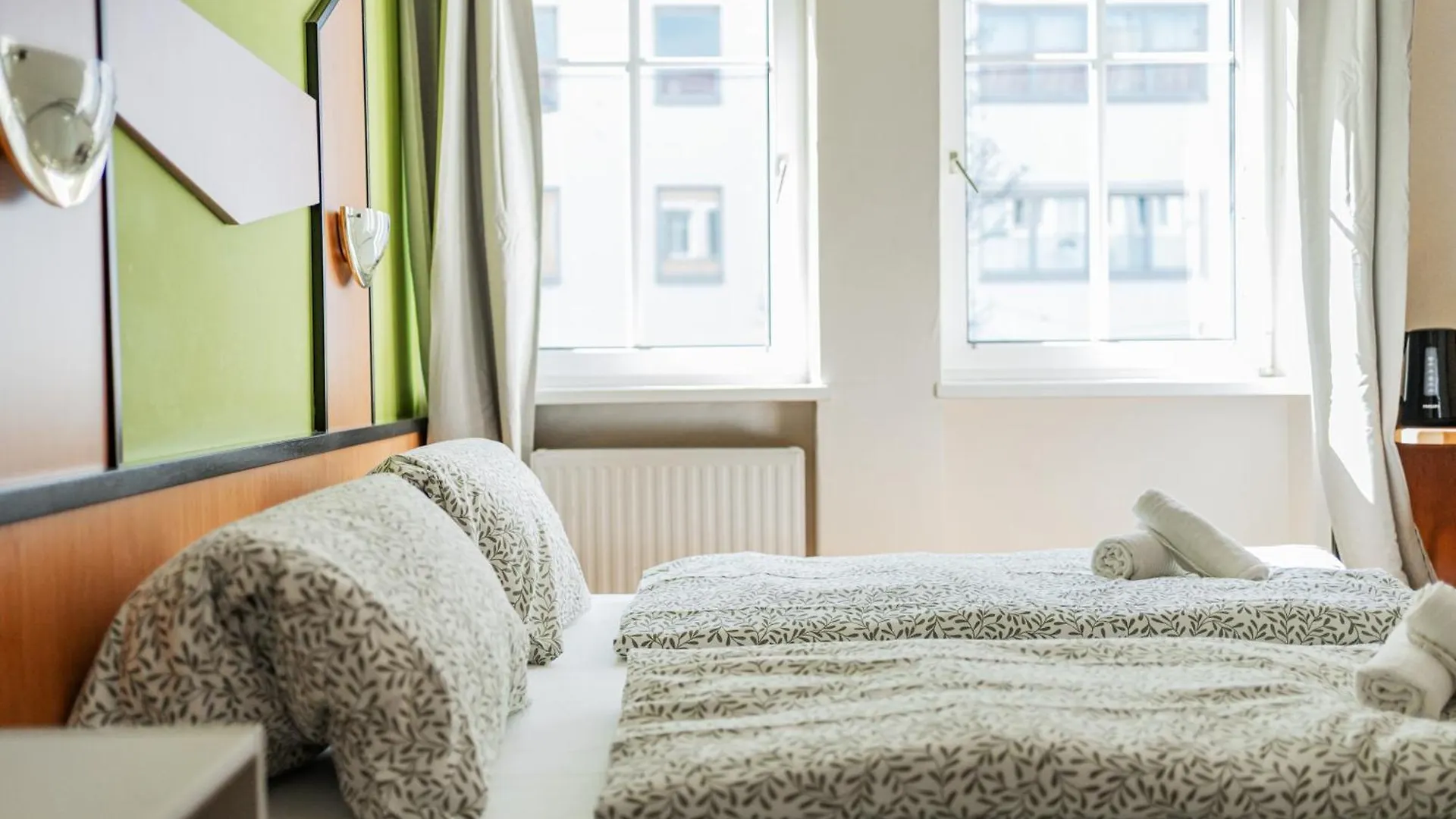 Vienna West Business Inn Hotell