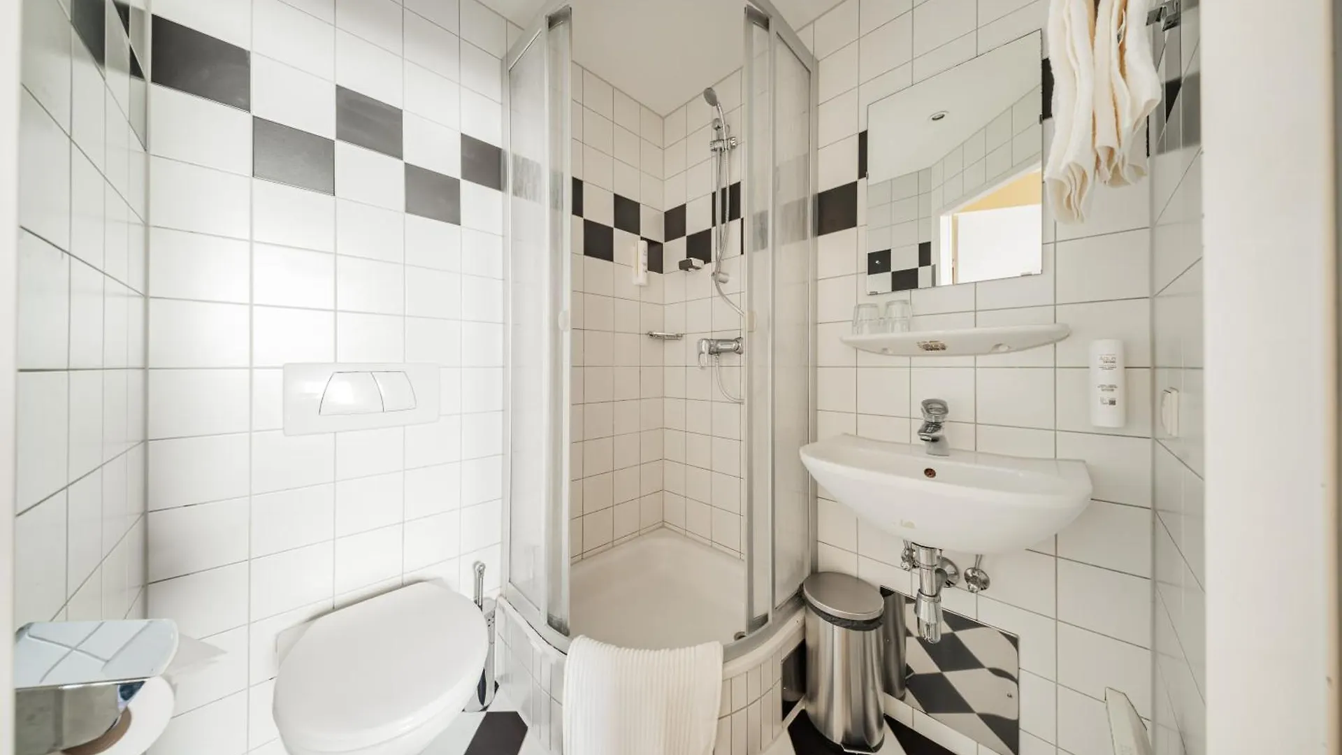 Vienna West Business Inn 2*,  Österrike