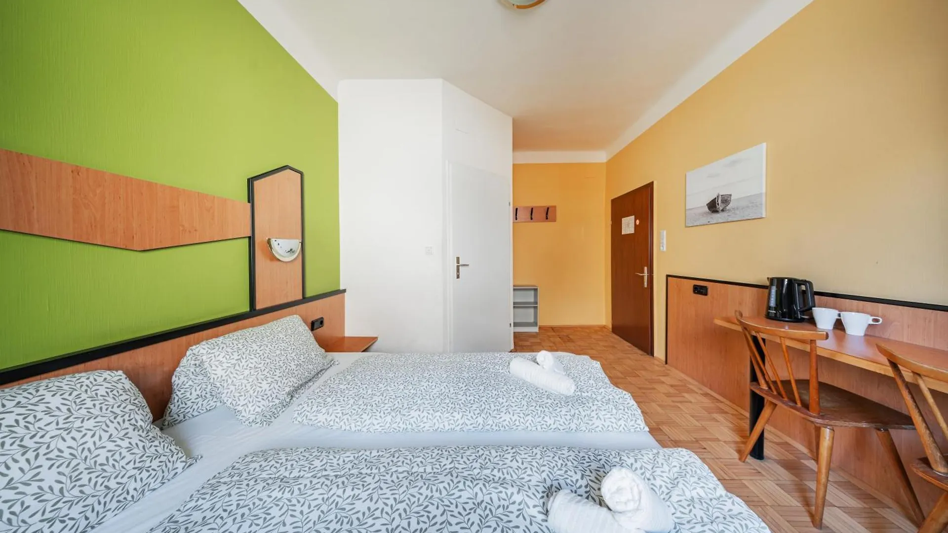Vienna West Business Inn Hotel