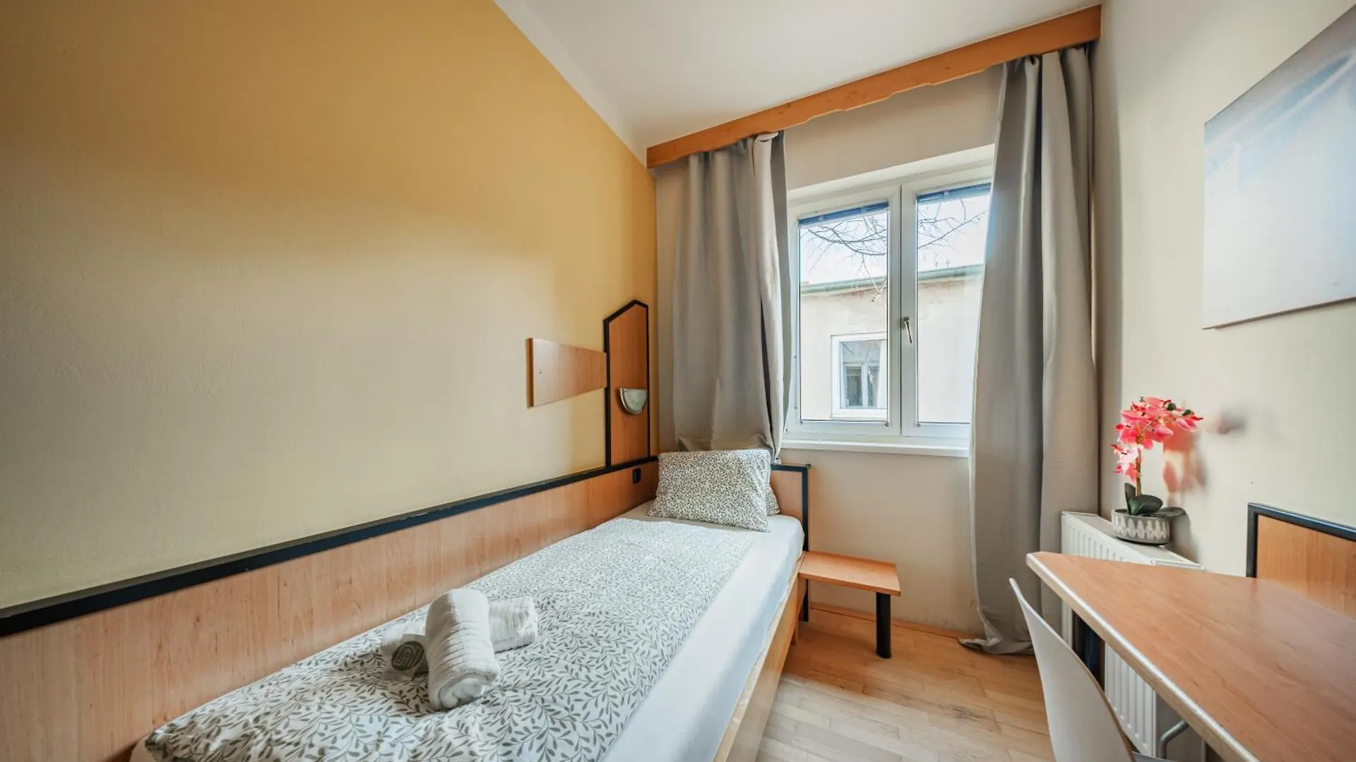 Vienna West Business Inn Hotel