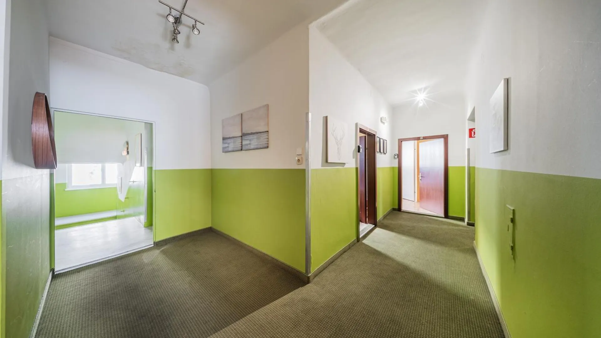 Hotel Vienna West Business Inn