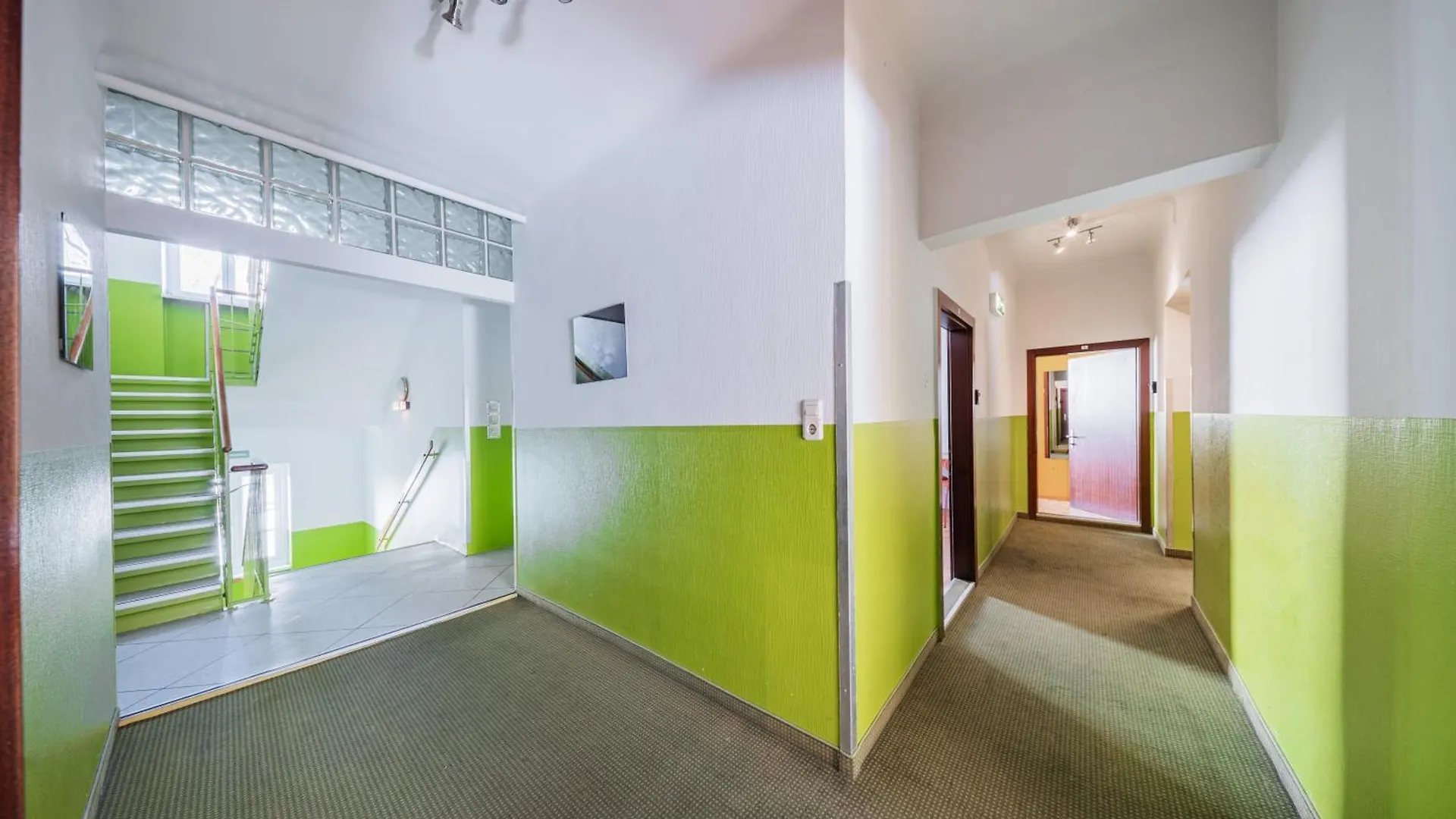 Vienna West Business Inn Hotel