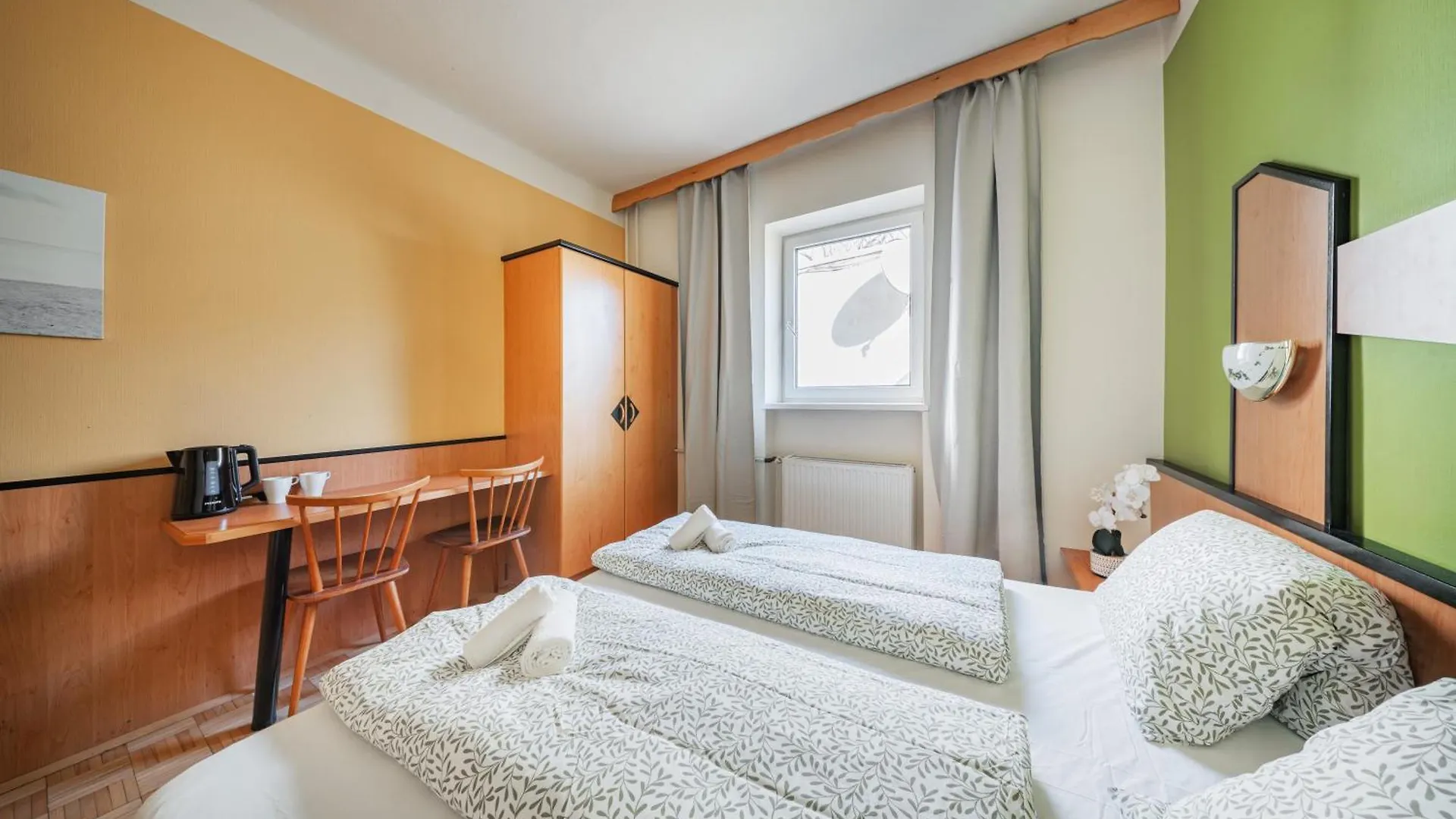 Hotel Vienna West Business Inn