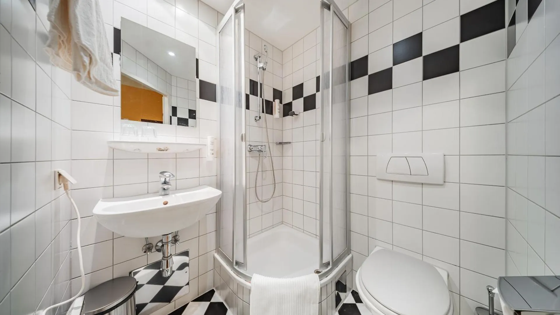 Vienna West Business Inn 2*,